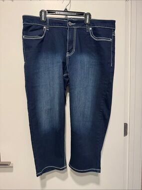 Classic Dark Capri, white stitched stretch jeans